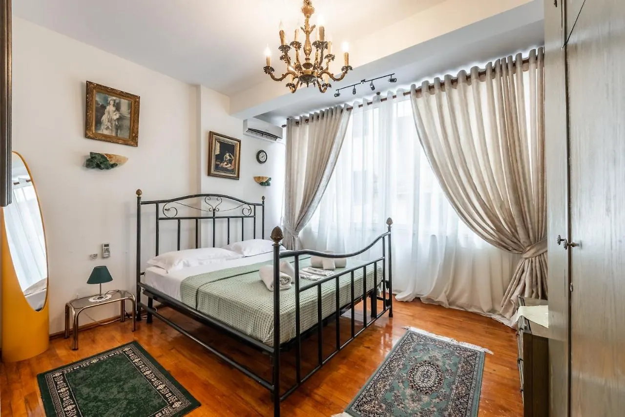 Apartment Vintage And Warm 2Br Apartament In Tirana