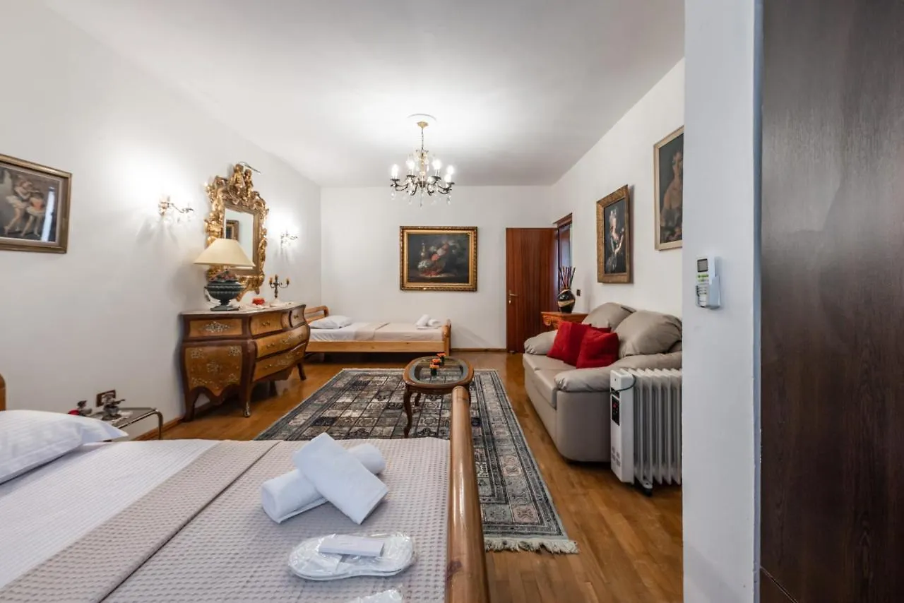 Vintage And Warm 2Br Apartament In Tirana Apartment